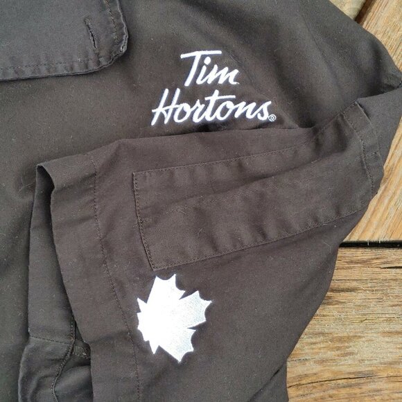 Tim Hortons Employee Bakers Shirt Button Up Medium Embroidered TIMS Canada 🍁 - Picture 1 of 8